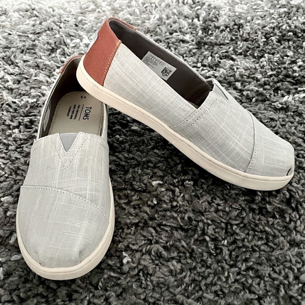 NWT TOMS Kids Alpargata Shoes